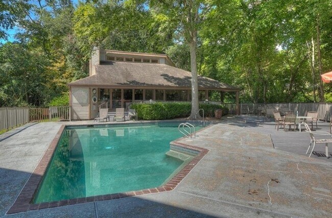 Building Photo - 3900 Aspen Dr