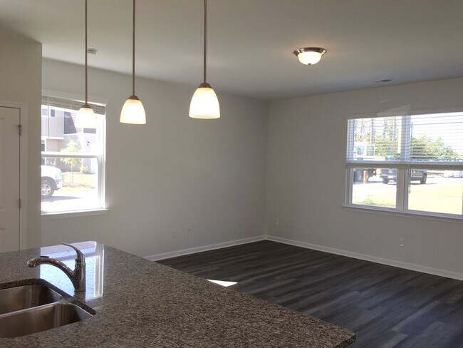 Building Photo - 4 Bedroom 2.5 Bath House in McKewn - Ladson