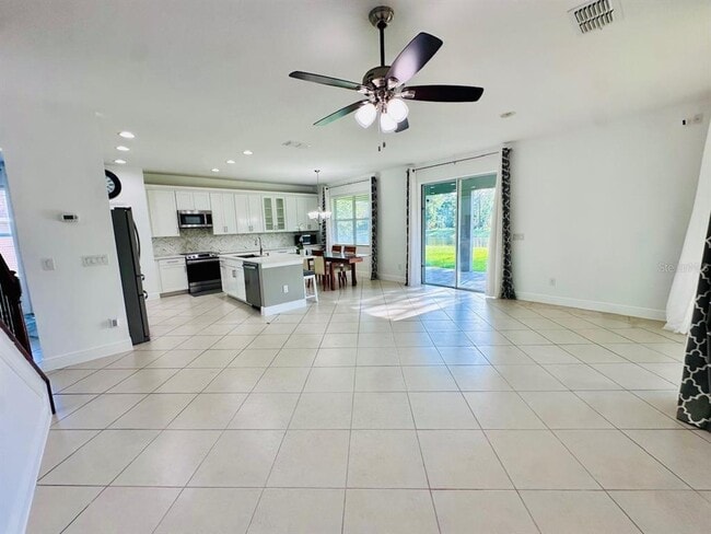 Building Photo - 10726 Cabbage Tree Loop