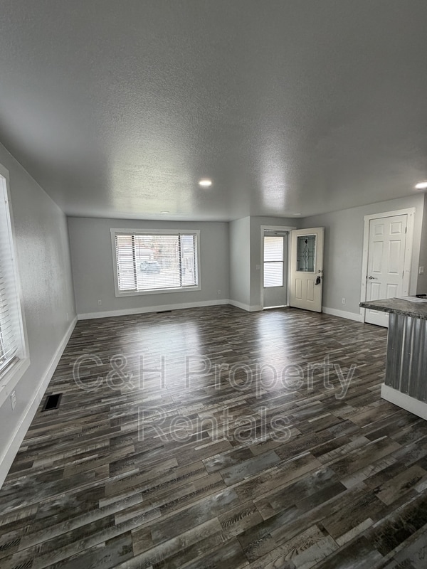 Building Photo - 3550 Granger Ave E