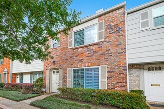 Building Photo - 12705 Huntingwick Dr