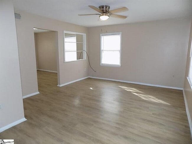 Building Photo - 3 bedroom in Greenville SC 29611