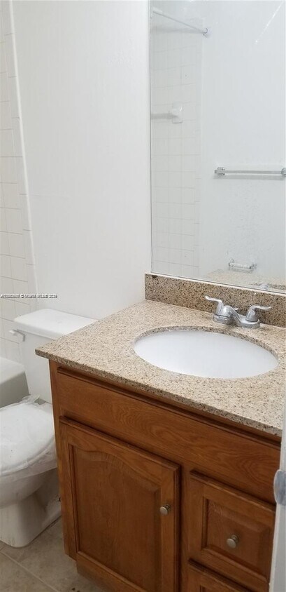 Foto principal - 902 NE 209th St