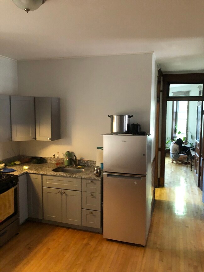 Foto del edificio - 2421 S Drake Ave