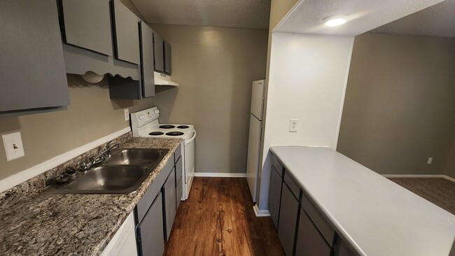 Building Photo - 906 Candlewood Dr NW