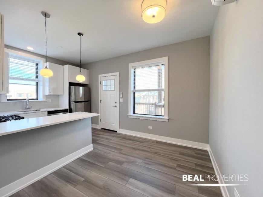 Foto principal - 2 bedroom in CHICAGO IL 60613