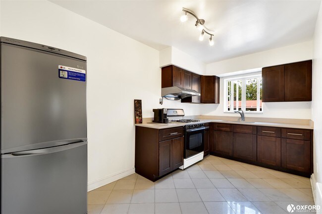 Foto del edificio - 7515 Pitkin Ave
