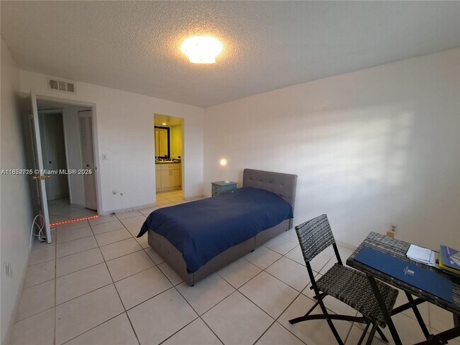 Building Photo - 7150 Indian Creek Dr