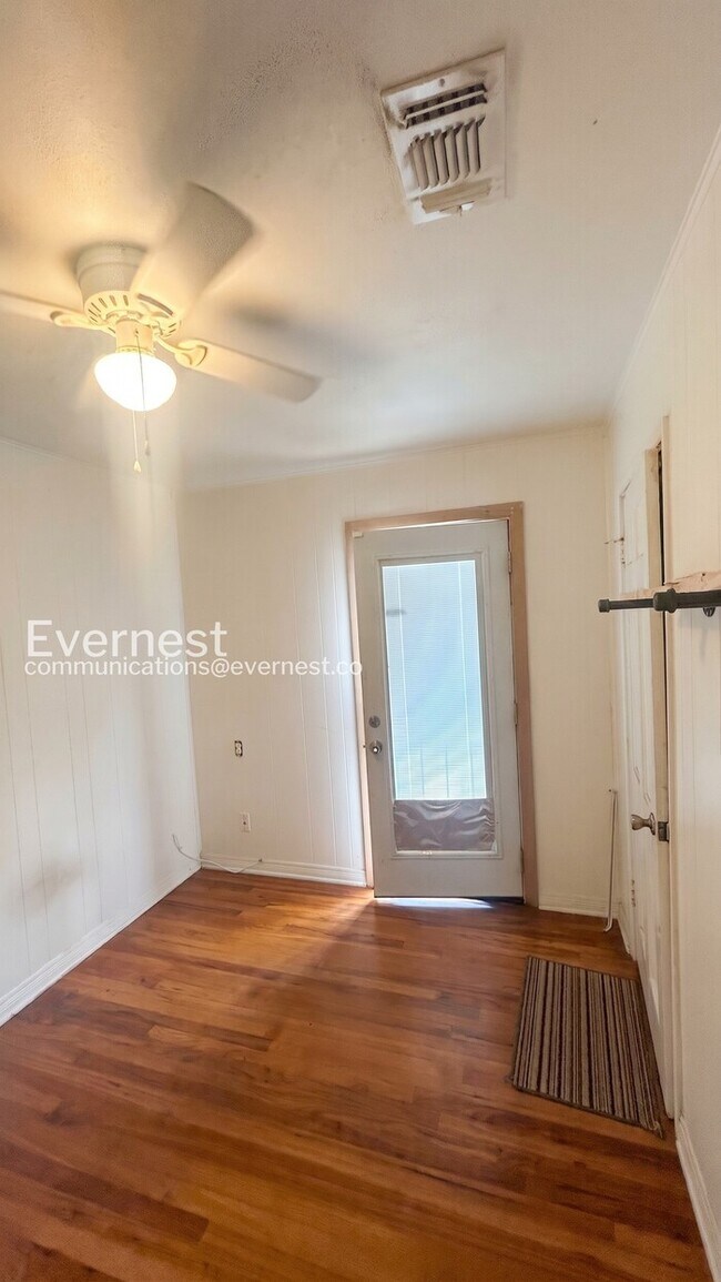 Foto del edificio - 118 Cravens Ave