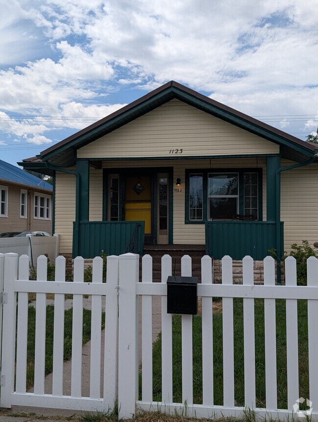 Building Photo - 1123 N Hayes Ave