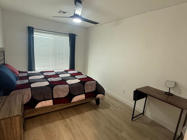 Foto del edificio - 8575 N 107th Dr