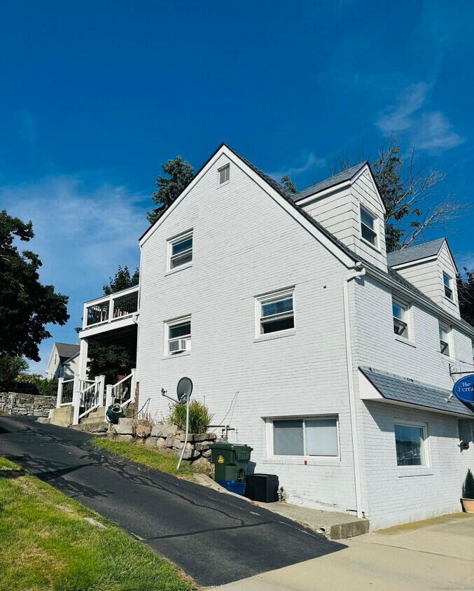 Primary Photo - 249 Pequot Ave