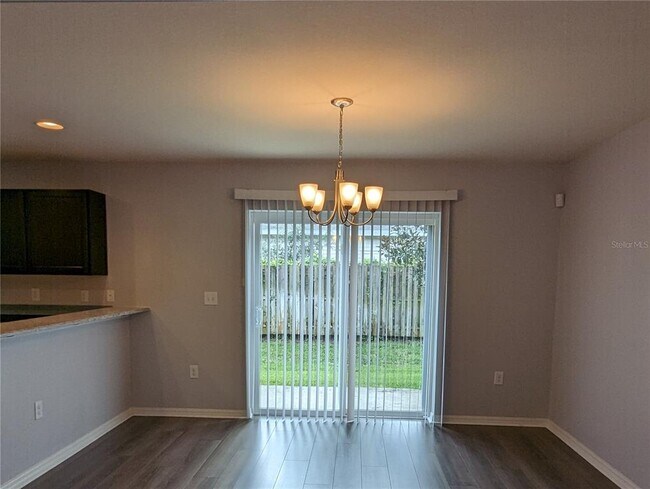Foto del edificio - 219 Woodknoll Pl
