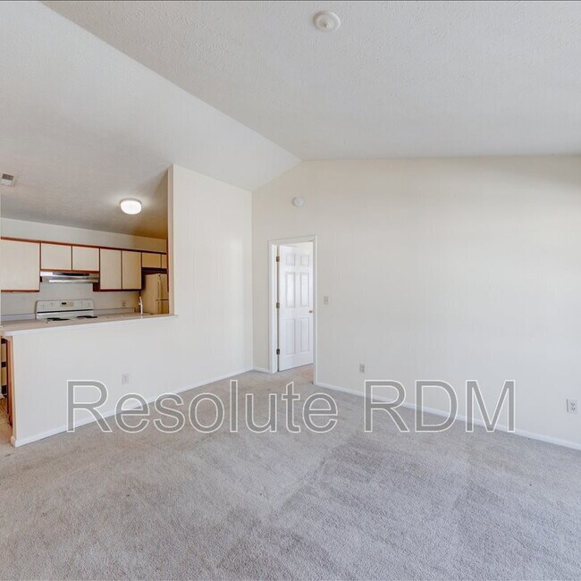 Foto del edificio - 4381 Village Parkway Cir W