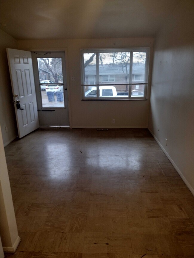 Foto del edificio - 9750 McDowell Pl