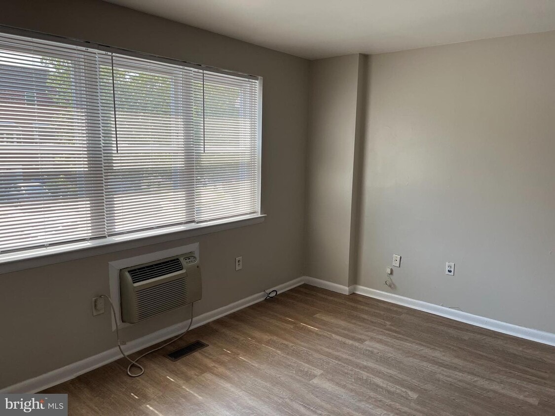 3957 Rowena Dr, Philadelphia, PA 19114 Apartment for Rent in