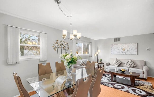 Building Photo - Fantastic 4 level home in Rockville,3br/3b...