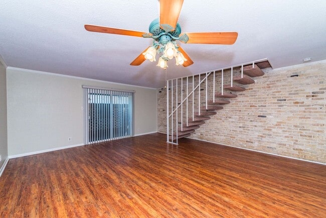 Building Photo - 2-BEDROOM CONDO AT VILLA TANGLEWOOD