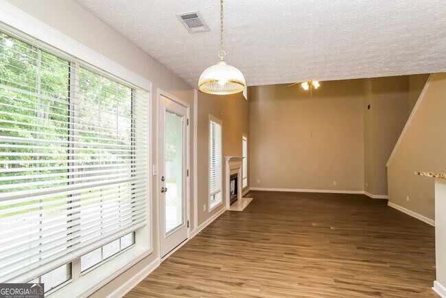 Building Photo - 104 Fallow Ln