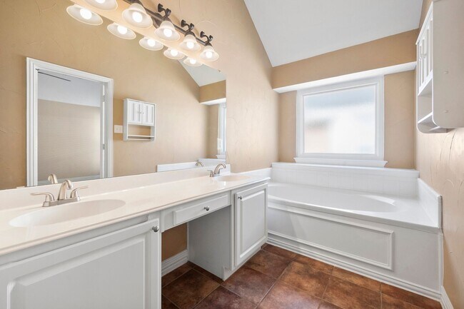 Foto del edificio - 2605 Wandering Oak Dr