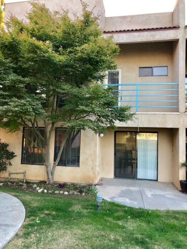 Foto del edificio - 14500 Las Palmas Dr