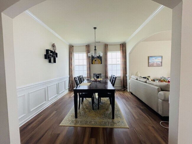 Building Photo - 5 Bed-Lake View-Single Family Home-New Com...
