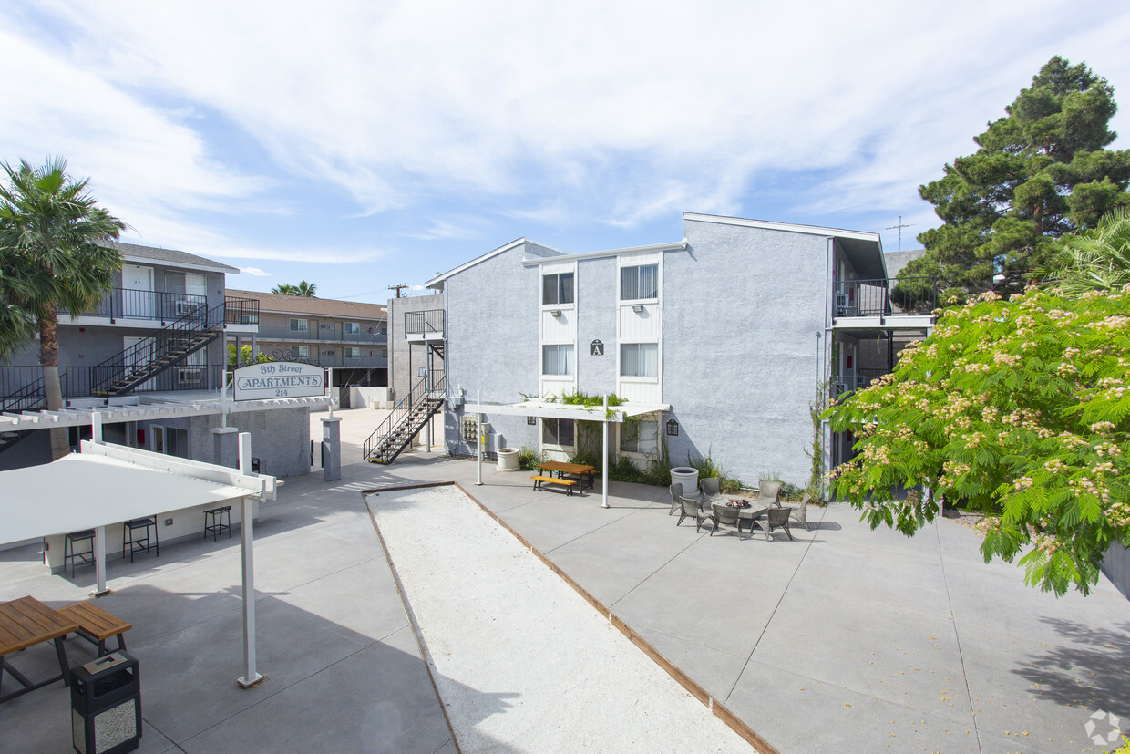 Courtyard - 8th Street Apartments