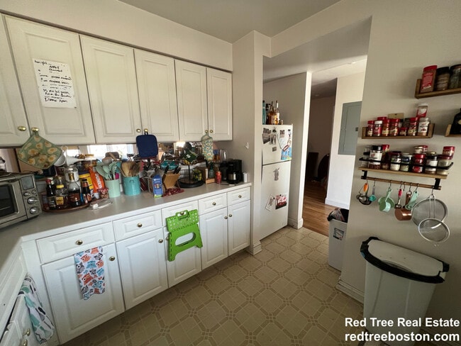 Foto del edificio - 8-10 Glencoe St. Unit 3