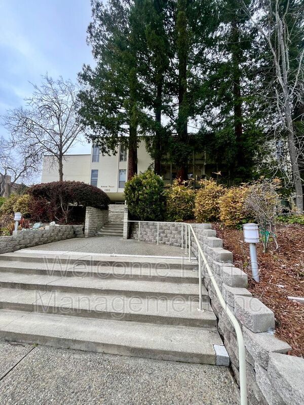 Foto del edificio - 1305 Boulevard Way