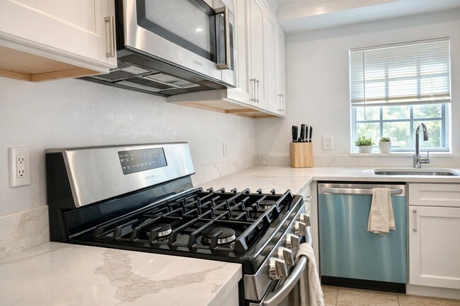 Foto del edificio - 166 Lake Shore Rd