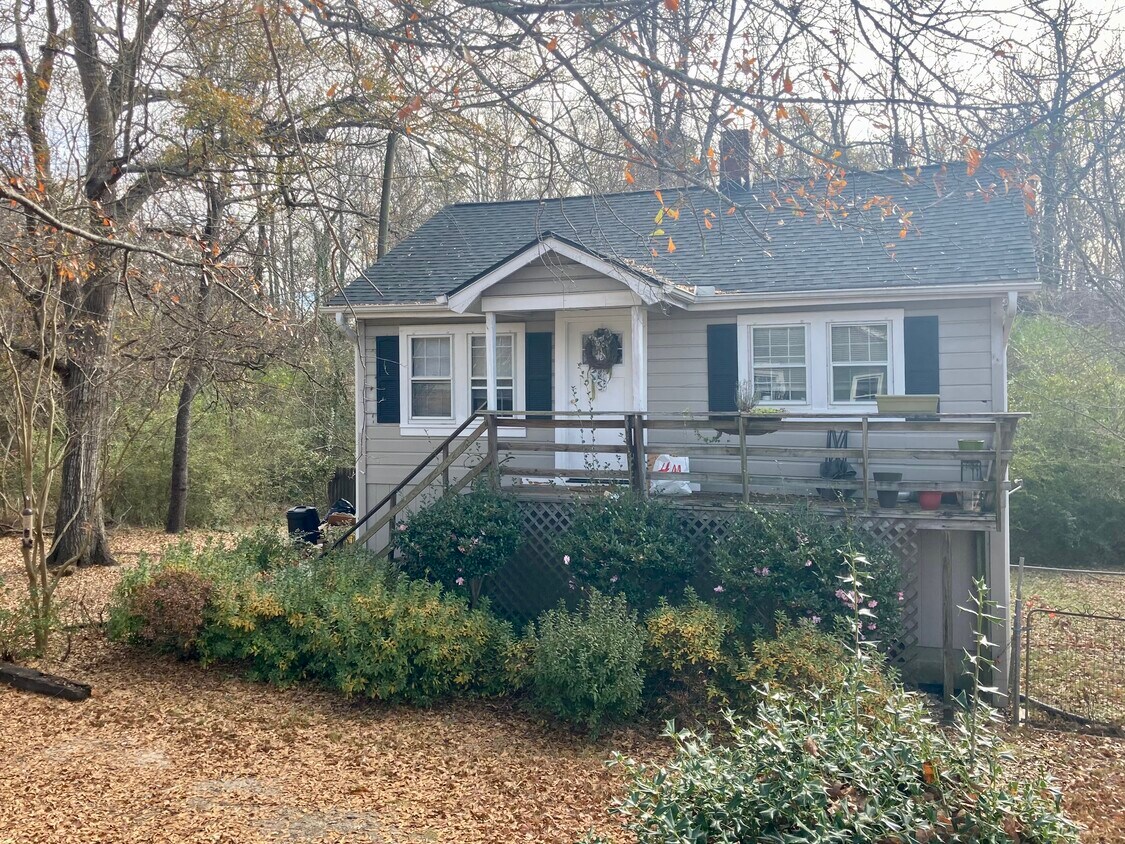 4 S Poinsett Hwy, Travelers Rest, SC 29690 House Rental in Travelers