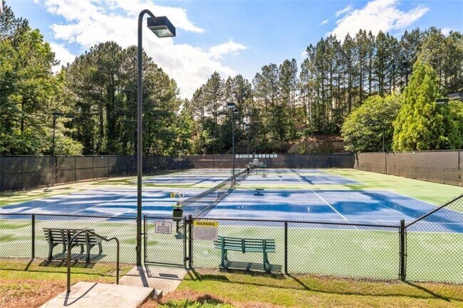 Foto del edificio - 6295 Shelburne Park Ln