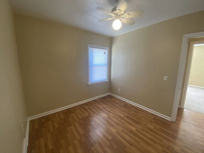 Building Photo - 2 Bedroom House - South Side