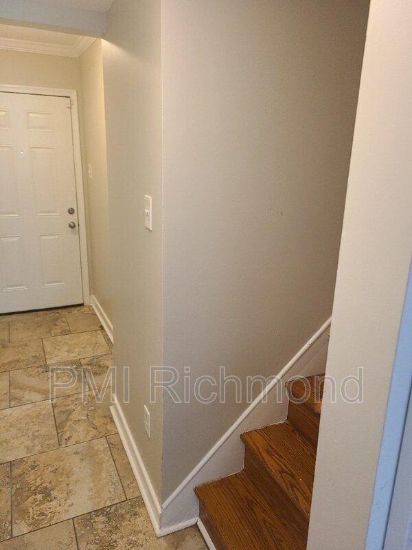 Building Photo - 1402 Mechanicsville Tpke