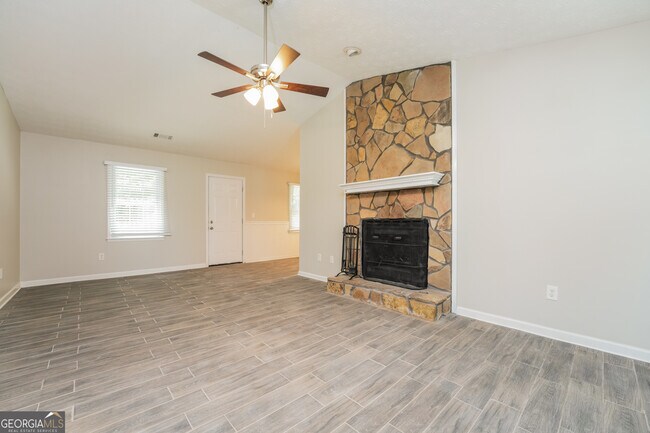 Building Photo - 132 Summerfield Dr