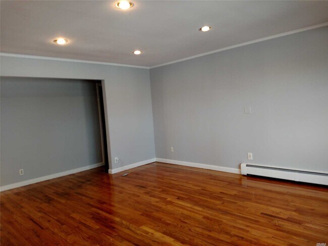 Building Photo - 7 Southard Dr