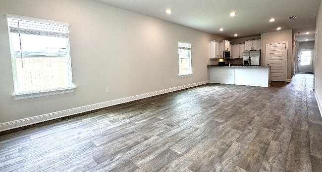 Building Photo - 13720 Shea Cir