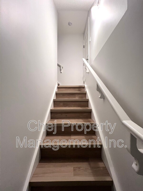 Photo du bâtiment - 22722-2282a 82a Ave NW
