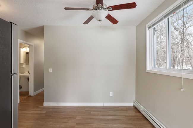 Foto del edificio - 2 Bedroom, Upper Level Unit for Rent in Coon Rapids! Everything Included but Electric & Internet!