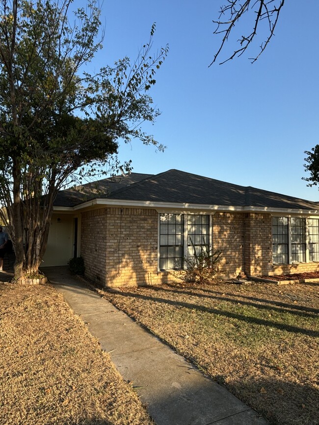 Building Photo - 511 Crowley Rd