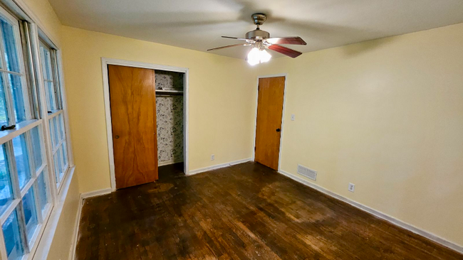 Building Photo - 409 Maplecliff Dr