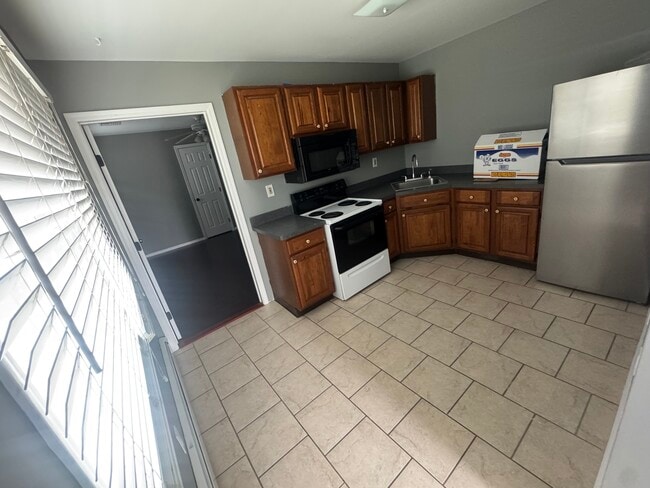 Building Photo - 309 Aster Rd
