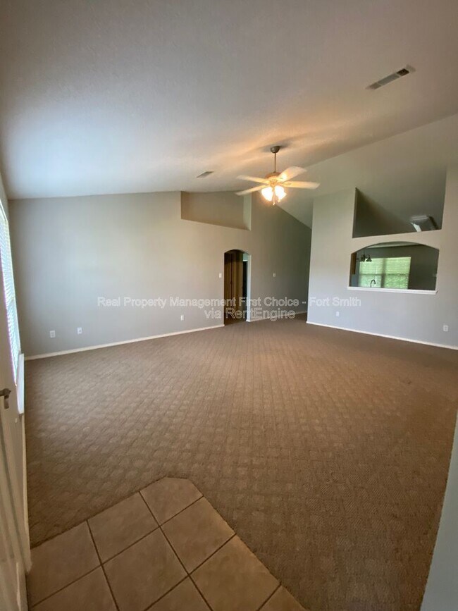 Foto del edificio - 1475 E Gate Dr