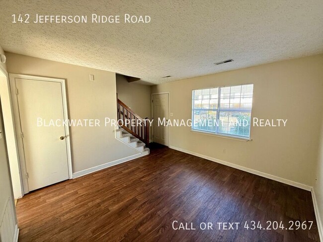 Building Photo - 142 Jefferson Ridge Rd