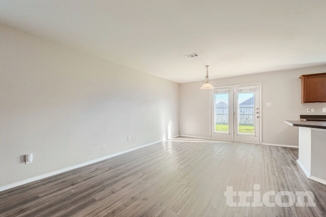 Building Photo - 208 Silver Spur Dr