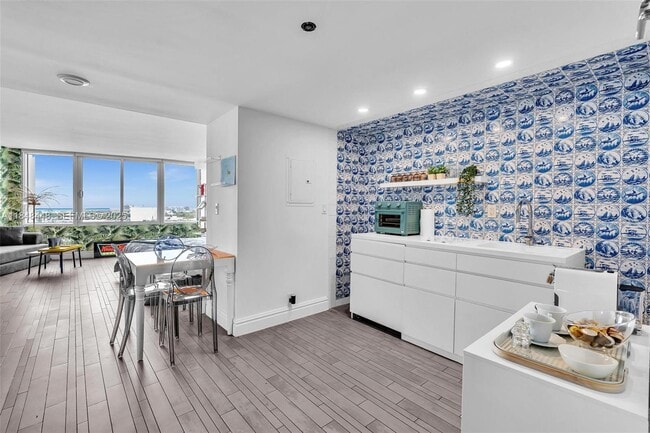 Building Photo - 1100 West Ave