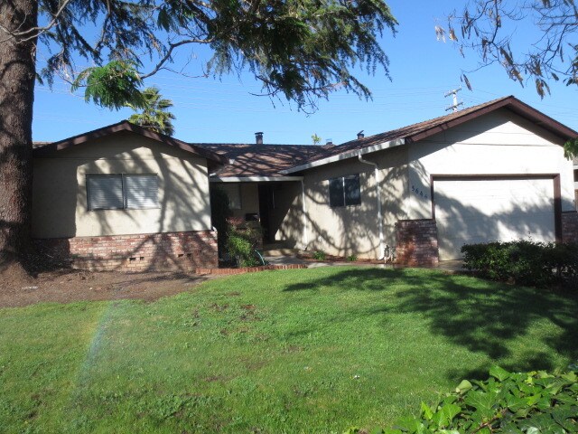 Primary Photo - 5646 Park Crest Dr