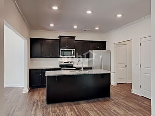 Foto del edificio - 638 Woodall Rd