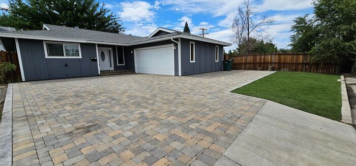 Primary Photo - 3 bed 2.5 bath 2 car garage Old South West...