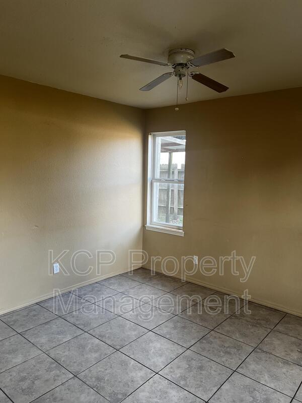 Building Photo - 909 N 41st St